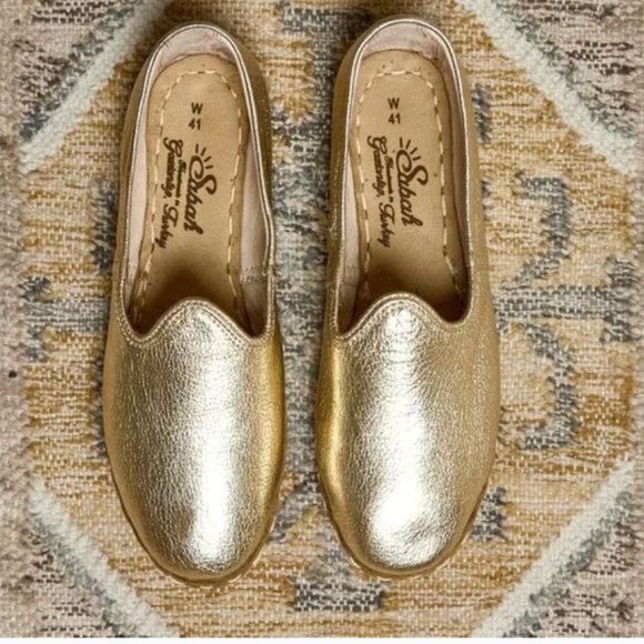 Sabah Gold Leather Flats - Picture 12 of 13